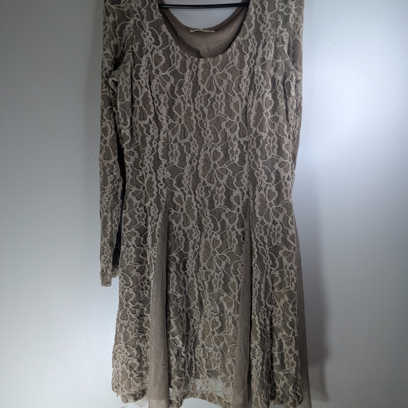 Alter'd State Lace Shift Dress Dress in Btown Size Medium - Picture 7 of 11